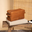 The Chesterfield Brand Stefan Toiletry Bag - Konjakki